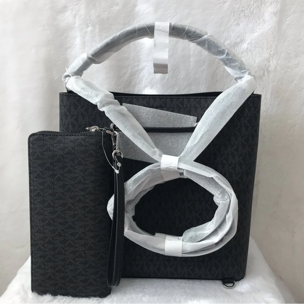 Michael Kors backpack and wallet - Picture 6 of 15